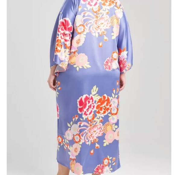 Natori Women’s Silky Satin floral V-Neck Caftan Nightgown size Medium - Picture 4 of 9